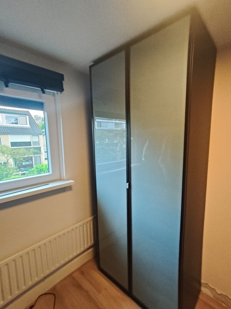 Zwarte IKEA PAX kledingkast met melkglas deuren 236x100x60cm, Overige materialen, Gebruikt, 100 tot 150 cm, 200 cm of meer