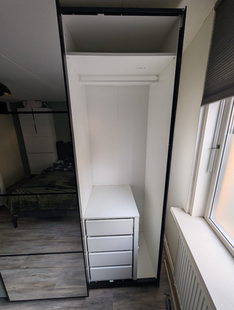 Foto 9 van Spacious, modern PAX wardrobe / Grote moderne PAX kast