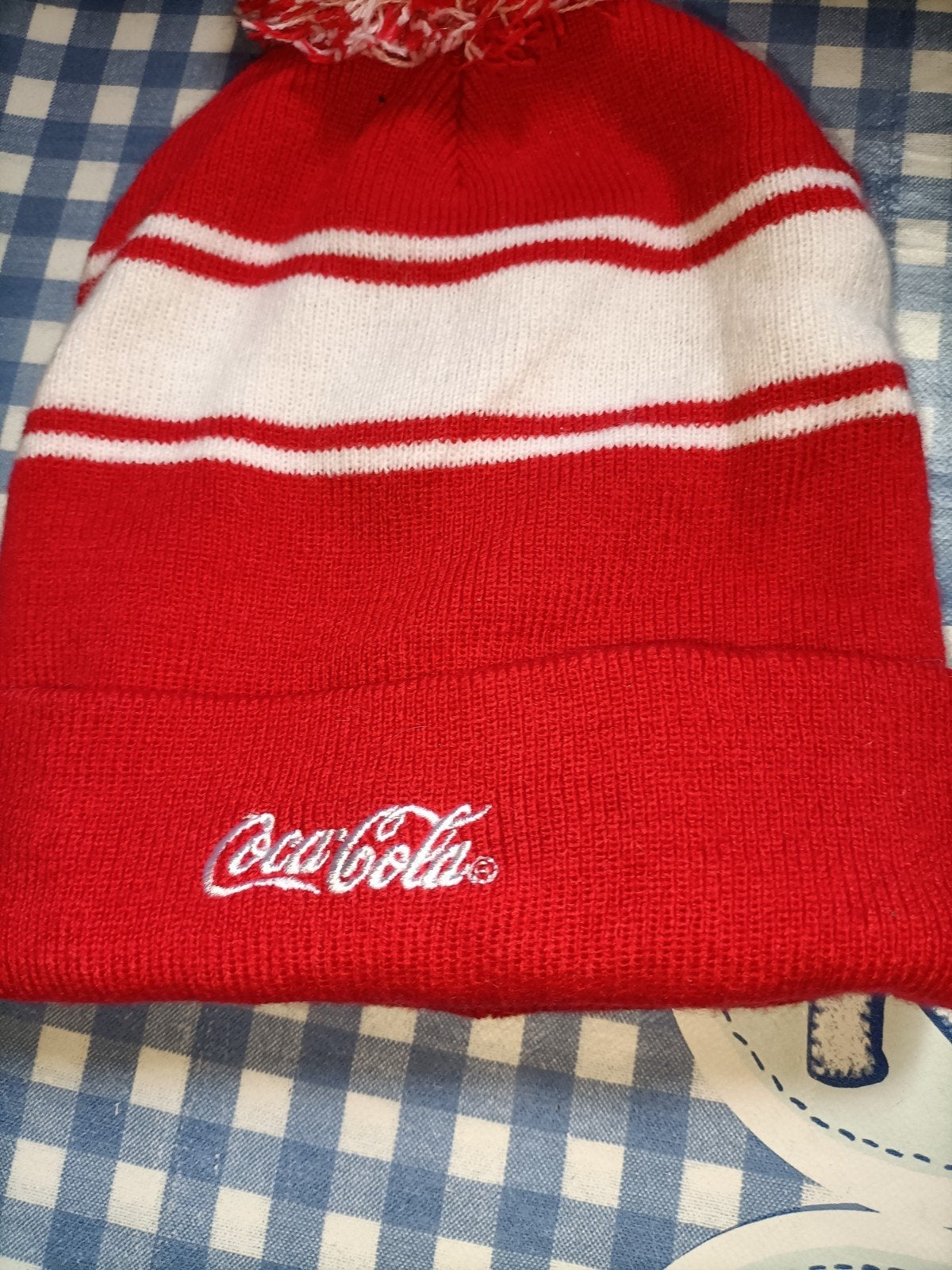Coca Cola muts rood met wit en pluim bovenop, Ophalen of Verzenden, Zo goed als nieuw, Muts
