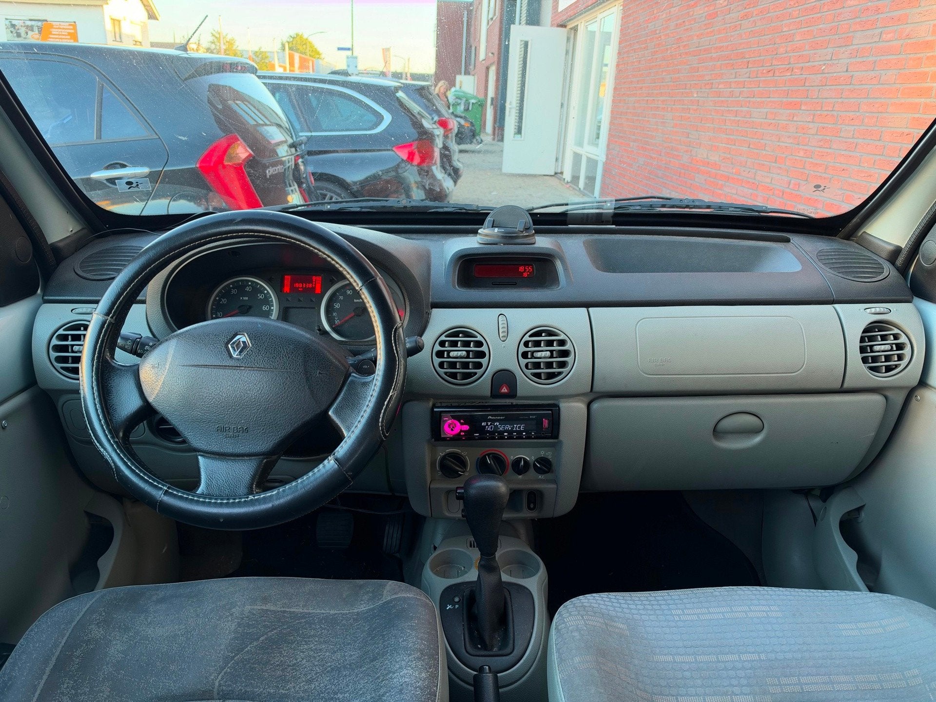 Renault Kangoo 1.6-16V Privilège / Airco / AUT / NAP / LM, Auto's, Stof, Gebruikt, 49 €/maand, Origineel Nederlands