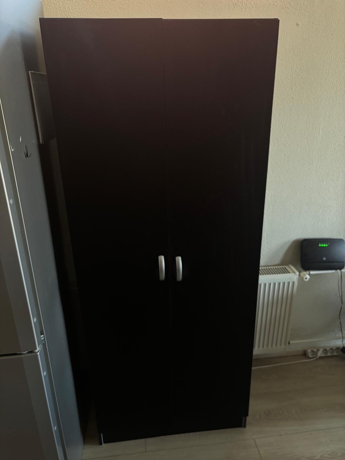 Zwarte kast met twee deuren, Huis en Inrichting, Ophalen, Gebruikt, 200 cm of meer, 50 tot 100 cm