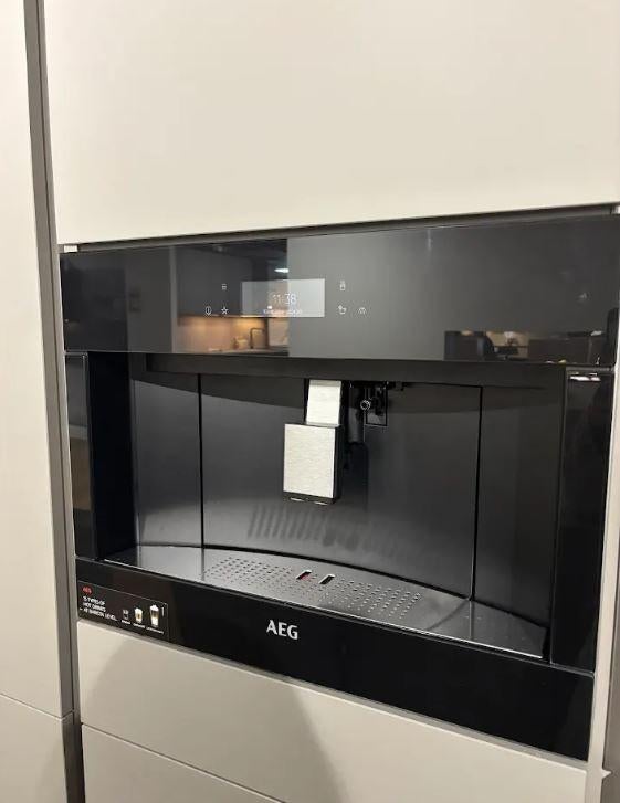 AEG Inbouwkoffieautomaat, Ophalen, Afneembaar waterreservoir, Gebruikt, 10 kopjes of meer
