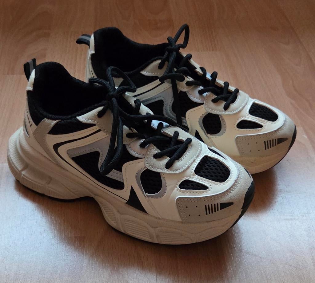 Oxmox chunky sneakers wit/zwart maat 36, Meisje, Schoenen, Ophalen of Verzenden, Zo goed als nieuw