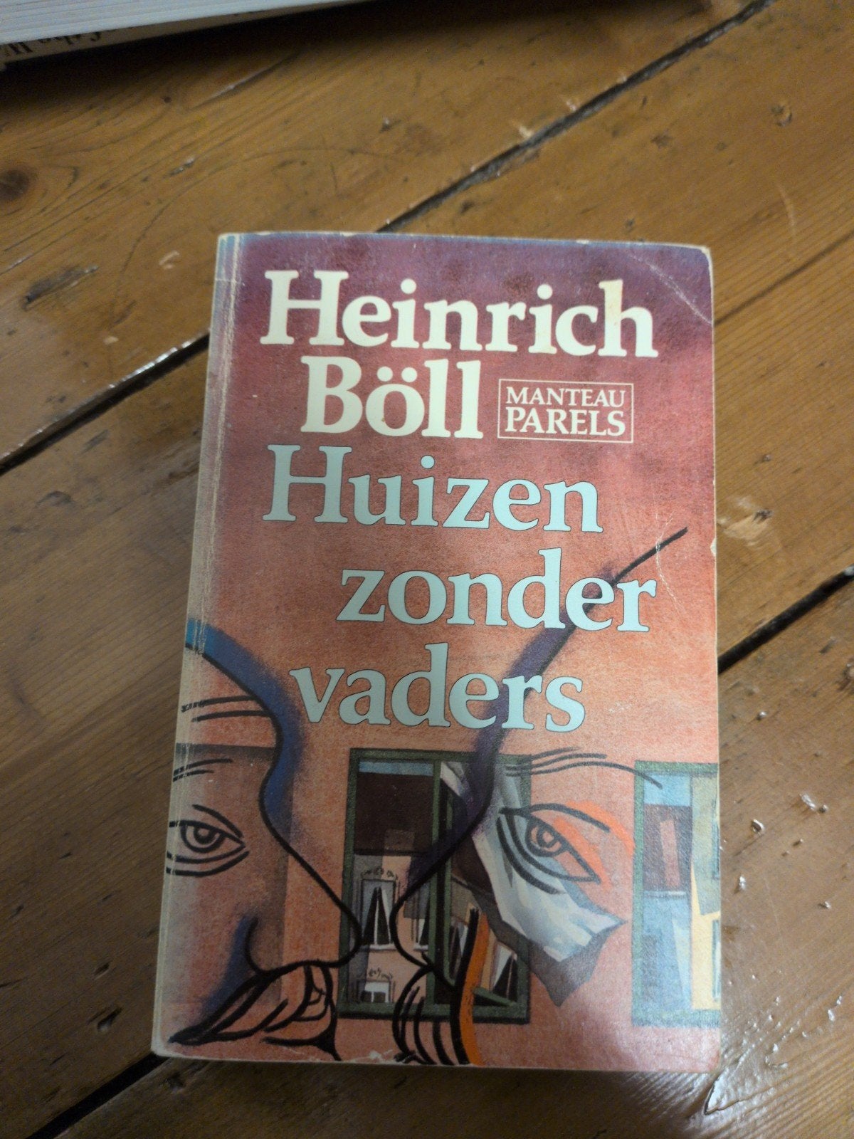 Heinrich Böll - Huizen zonder vaders (Mantel Parels), Boeken, Ophalen of Verzenden, Gelezen, Heinrich Böll, Europa overig