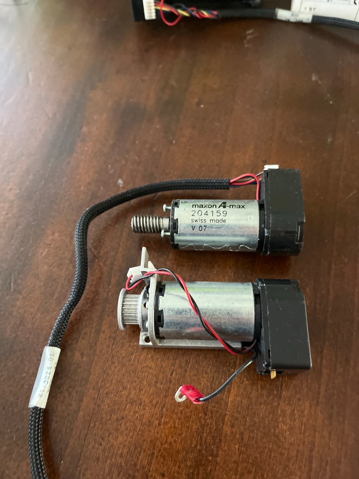 2x Maxon A-max 26mm DC motor type 204159 met drivers, Hobby en Vrije tijd, Ophalen