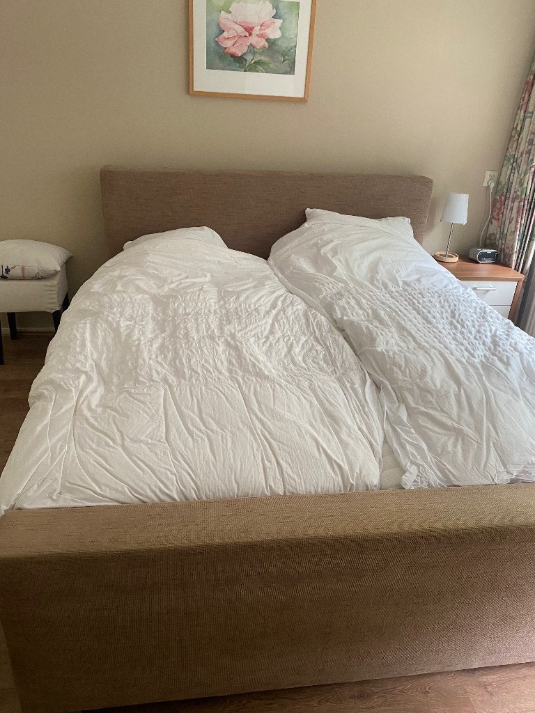Eastborn boxspring met hoofd en voetbord., Ophalen, Beige, Tweepersoons, Zo goed als nieuw