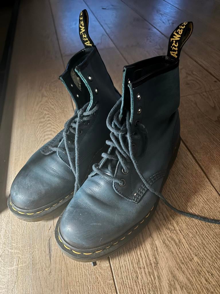 Blauwe Dr Martens Airwair schoenen maat 41, Kleding | Dames, Schoenen, Ophalen of Verzenden, Gedragen, Blauw, Lage of Enkellaarzen