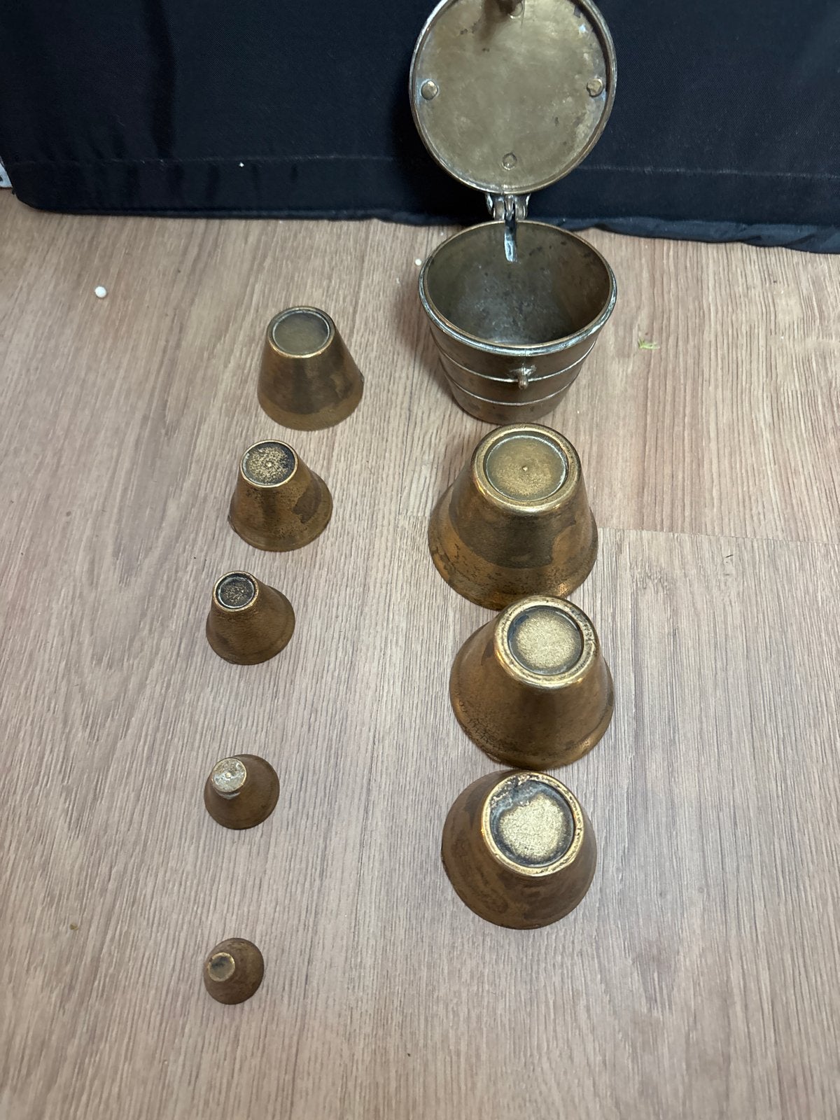 Antieke koperen stapelgewichten set in emmer, Antiek en Kunst, Ophalen of Verzenden