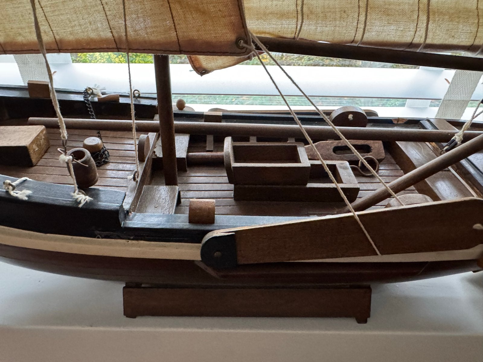 Gedetailleerd houten scheepsmodel met zeilen, Ophalen of Verzenden, Zo goed als nieuw, Overige merken