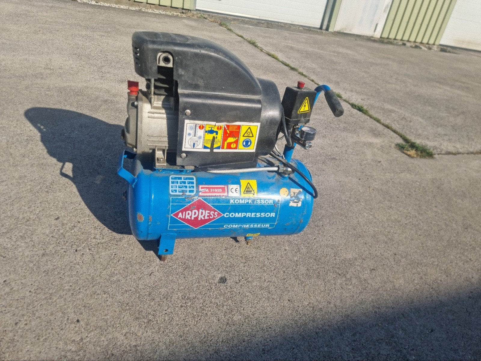 AIRPRESS Compressor - Compact en Krachtig, Doe-het-zelf en Verbouw, Compressors, 25 tot 100 liter, Ophalen, Gebruikt, Minder dan 200 liter/min