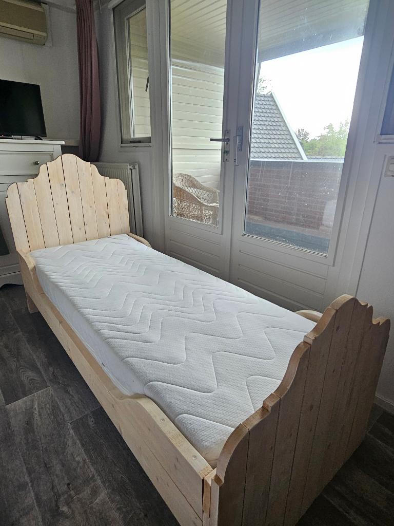 Kinderbed hout, Kinderen en Baby's, Kinderkamer | Bedden, Lattenbodem, Gebruikt, 70 tot 85 cm, Ophalen of Verzenden