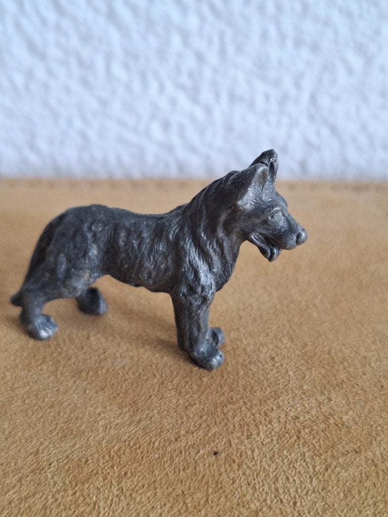Vintage metalen beeldje Duitse herder, Ophalen, Zo goed als nieuw, Dier