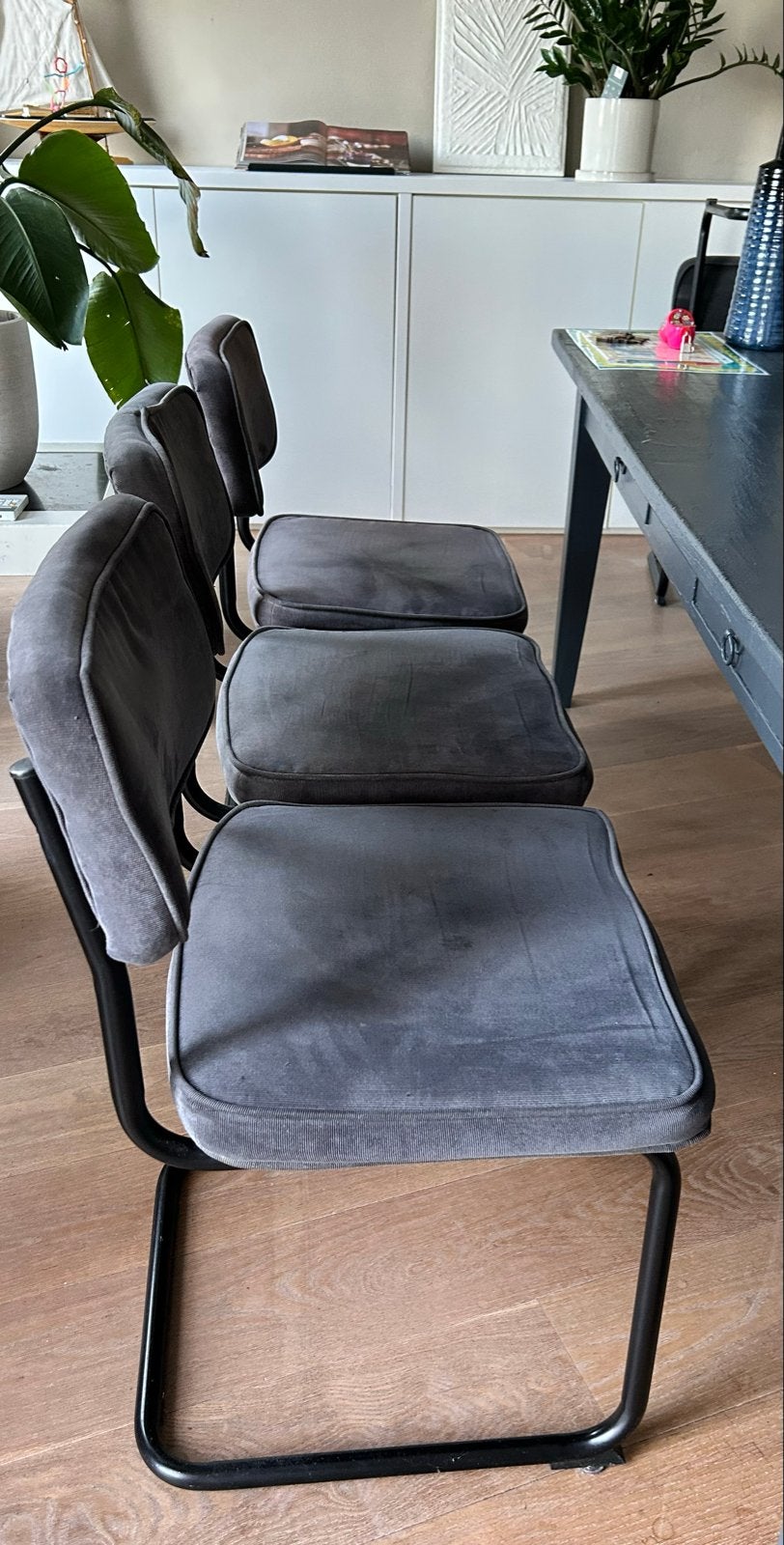 Set van 6 grijze eetkamerstoelen met metalen frame, Huis en Inrichting, Stoelen, Ophalen, Gebruikt, Metaal, Grijs