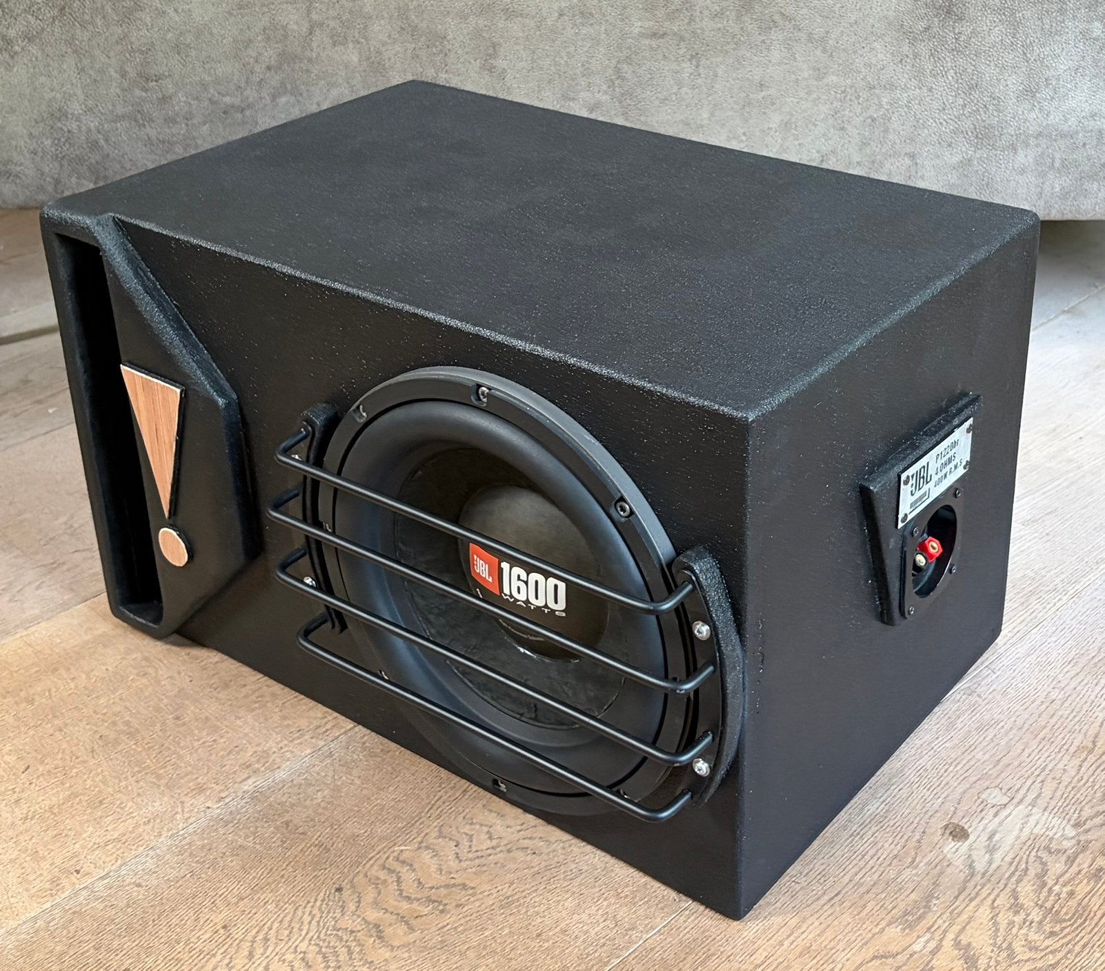 Jbl p1220e + kist, Ophalen of Verzenden, Zo goed als nieuw