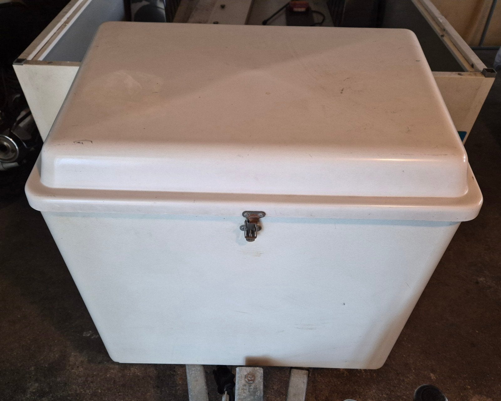 distel bak voor aanhangwagen, Ophalen