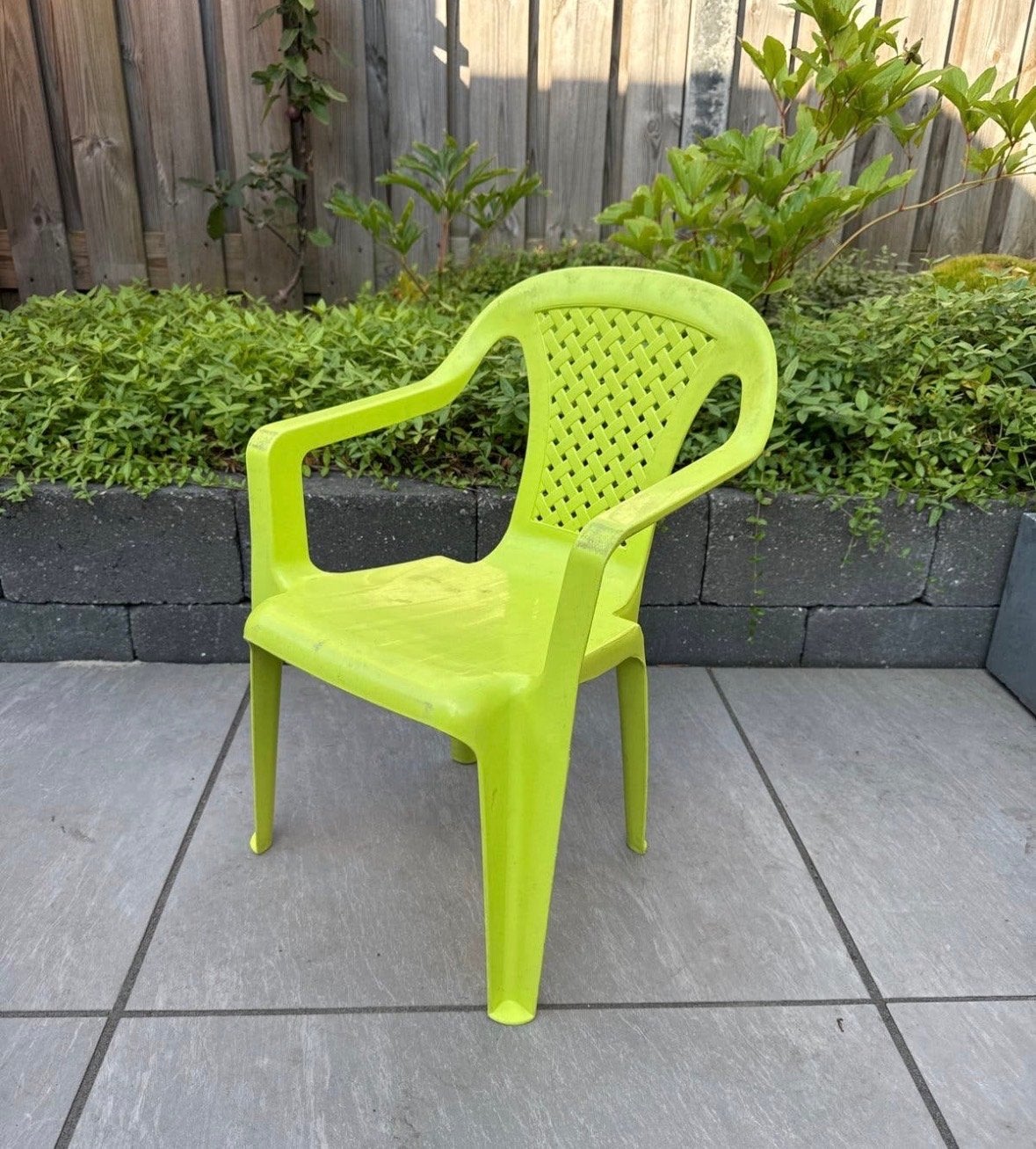 Groene kunststof tuinstoel met armleuningen, Tuin en Terras, Ophalen, Gebruikt, Kunststof