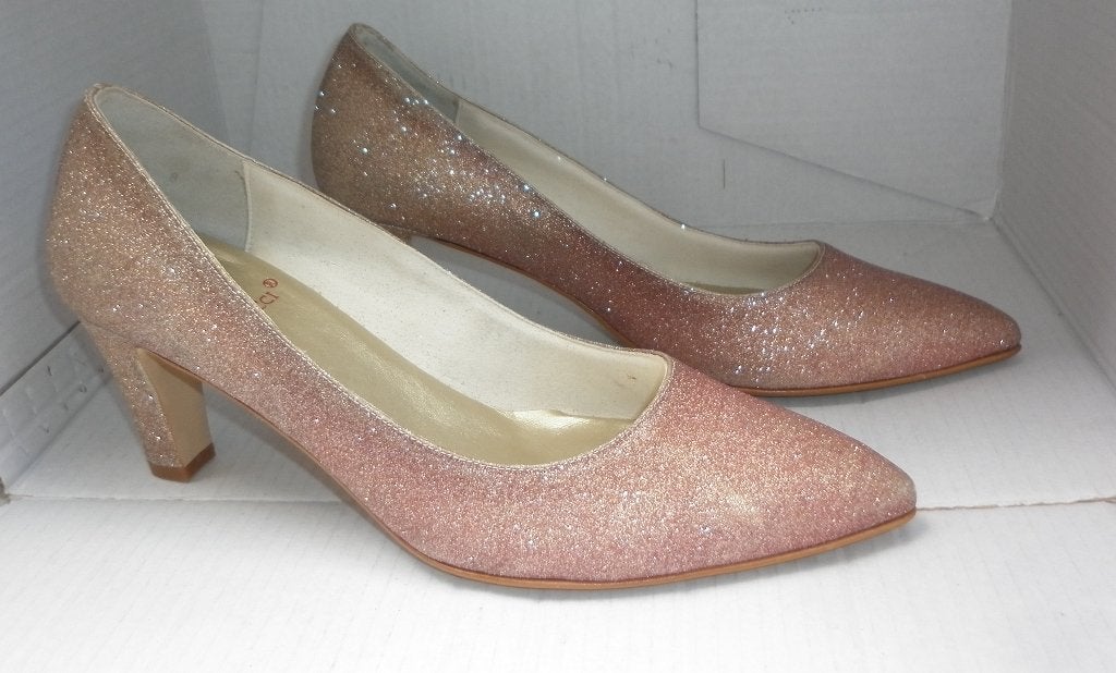 Pumps maat 41 (Ukmaat 8 ) merk: Fiarucci, Pumps, Ophalen of Verzenden, Gedragen, Rood