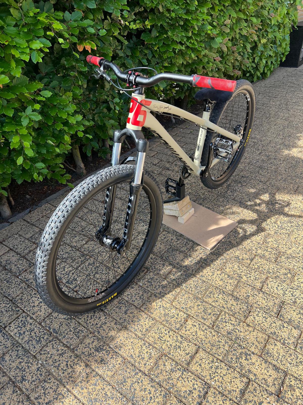 Custom Dirtjumper, Fietsen en Brommers, Ophalen, 24 inch of meer, Schijfrem, Nieuw