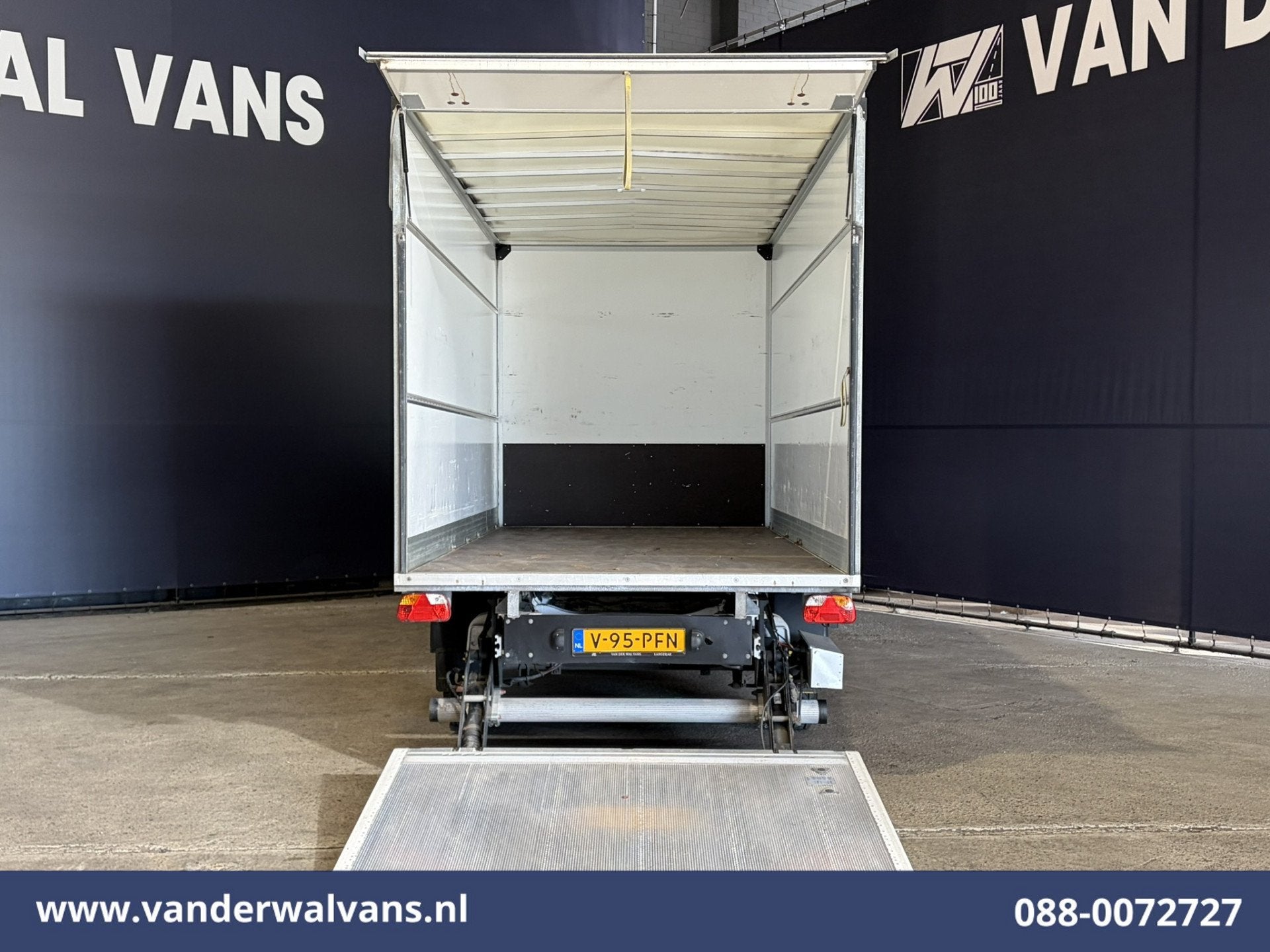 MAN TGE 2.0 141pk Bakwagen Laadklep Euro6 Airco | Apple Carp, Voorwielaandrijving, Gebruikt, 4 cilinders, MAN