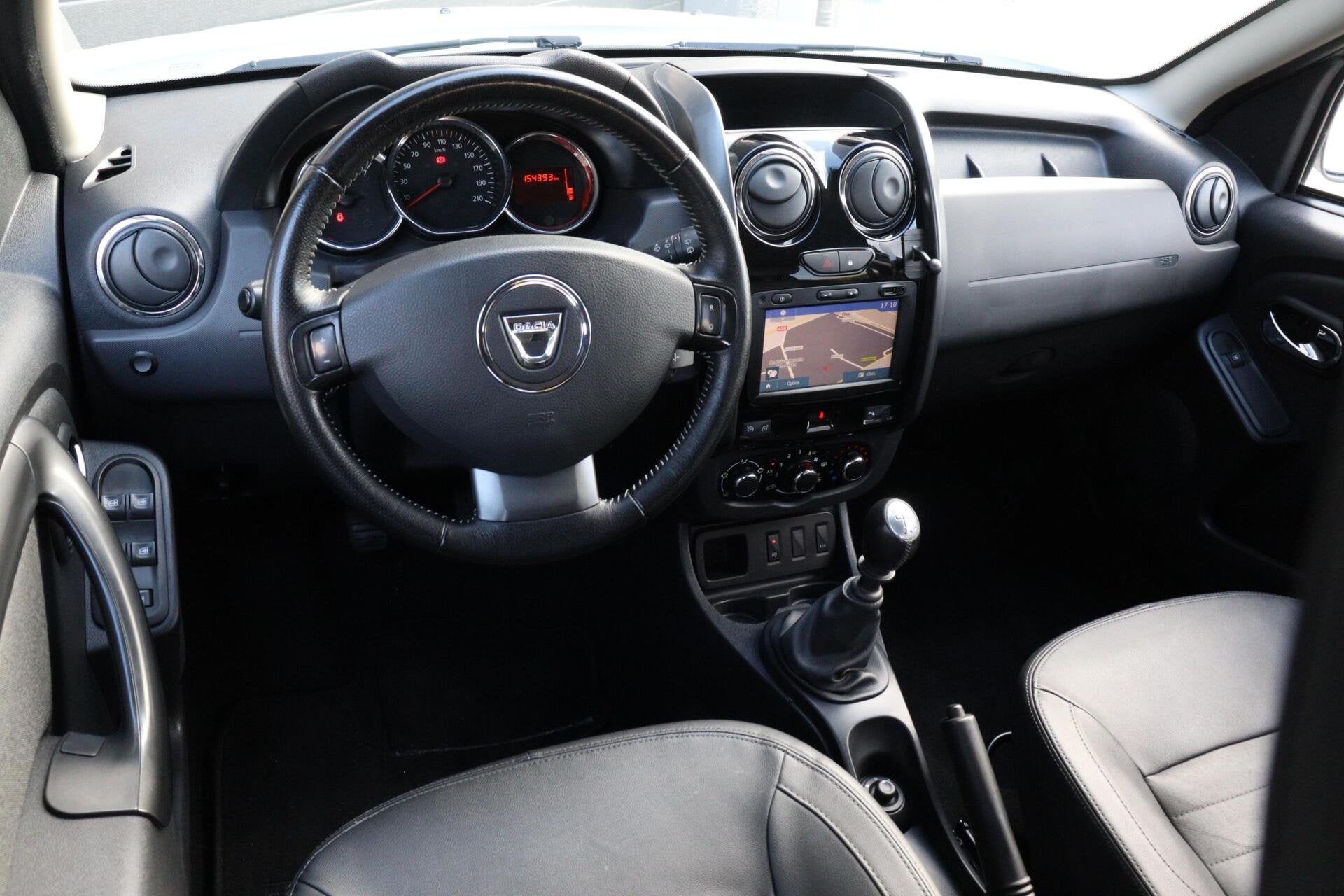 Dacia Duster 1.5 dCi l AIRCO l NAVI l CAMERA l TREKHAAK l CR, Auto's, Voorwielaandrijving, Dealer onderhouden, Gebruikt, 4 cilinders