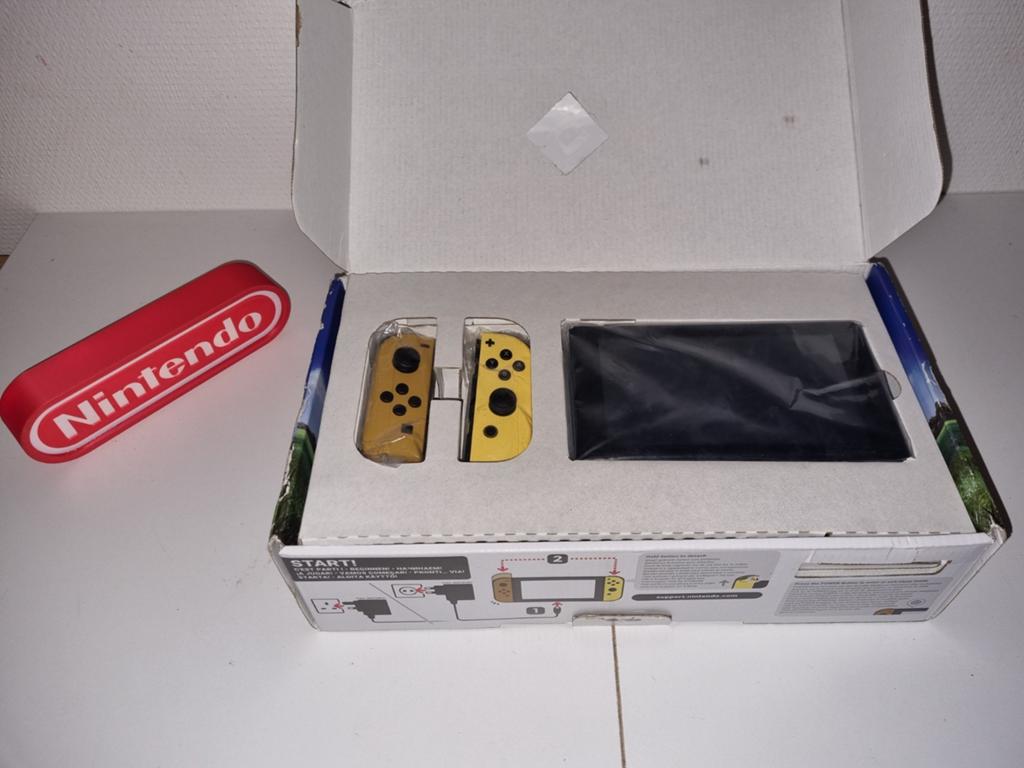 Nintendo Switch Let's Go Pikachu Edition, Nintendo, Zo goed als nieuw, Nintendo of Europe GmbH, Goldsteinstrasse 235, 60528 Frankfurt am Main, Germany