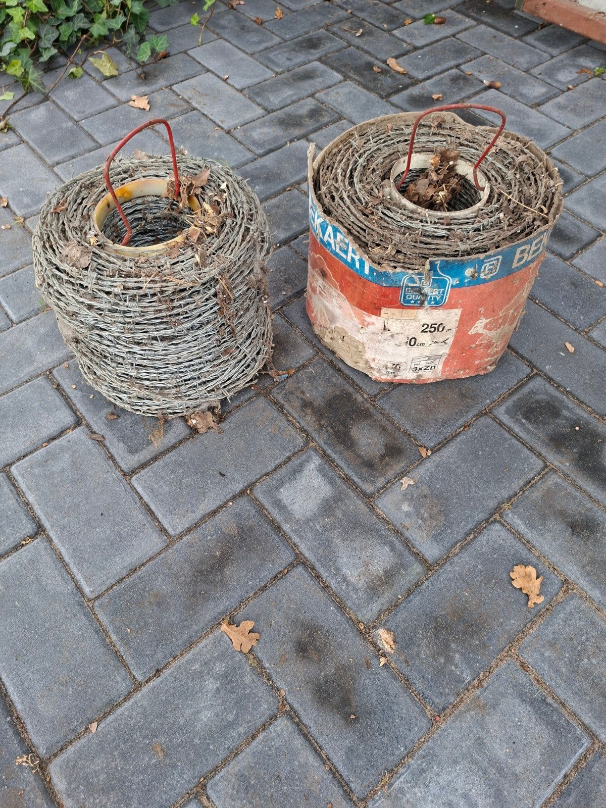 2 rollen prikkeldraad - 250 meter, Ophalen, Gebruikt, 20 meter of meer, Prikkeldraad