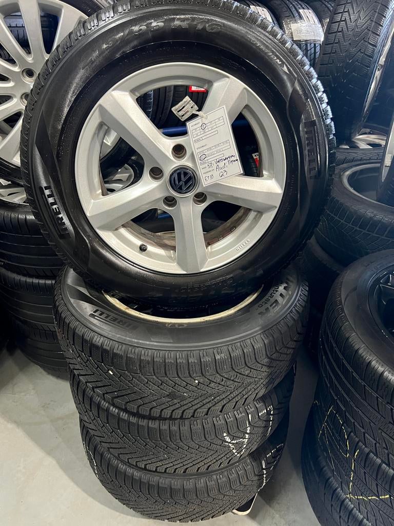 16 inch Audi/VW velgen met Pirelli banden 215-65-16, Ophalen, 16 inch, Banden en Velgen, All Season