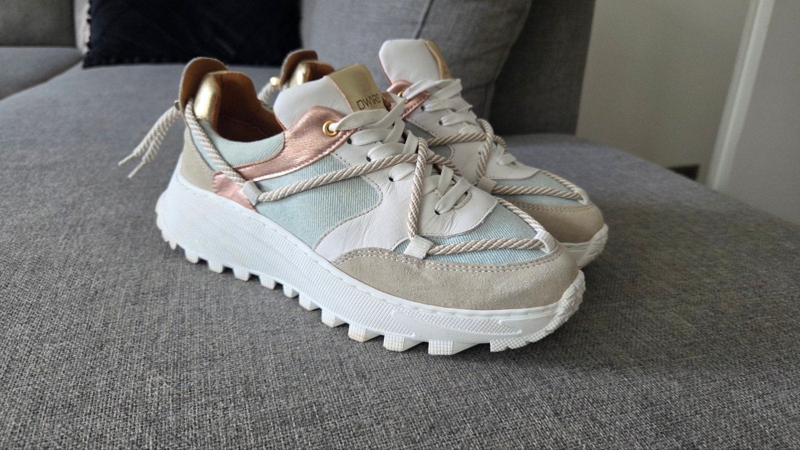 DW//RS sneakers maat 39 - Zo goed als nieuw, Kleding | Dames, Schoenen, Wit, Ophalen of Verzenden, DW//RS, Sneakers of Gympen