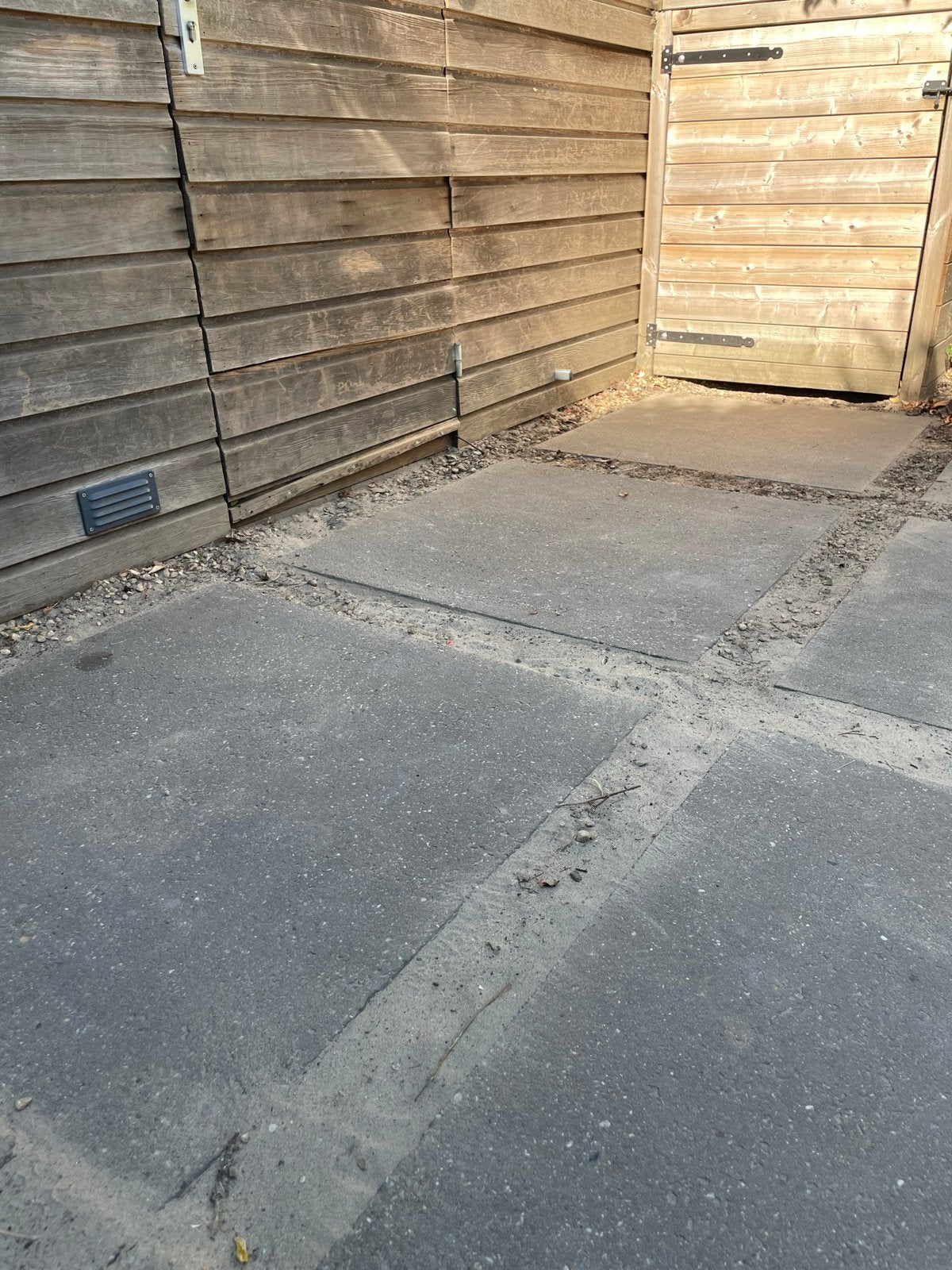 Gratis: 12 beton tegels (gewapend) 100x100 cm, grijs, Tuin en Terras, Tegels en Klinkers, Ophalen, Gebruikt, 10 m² of meer, Beton