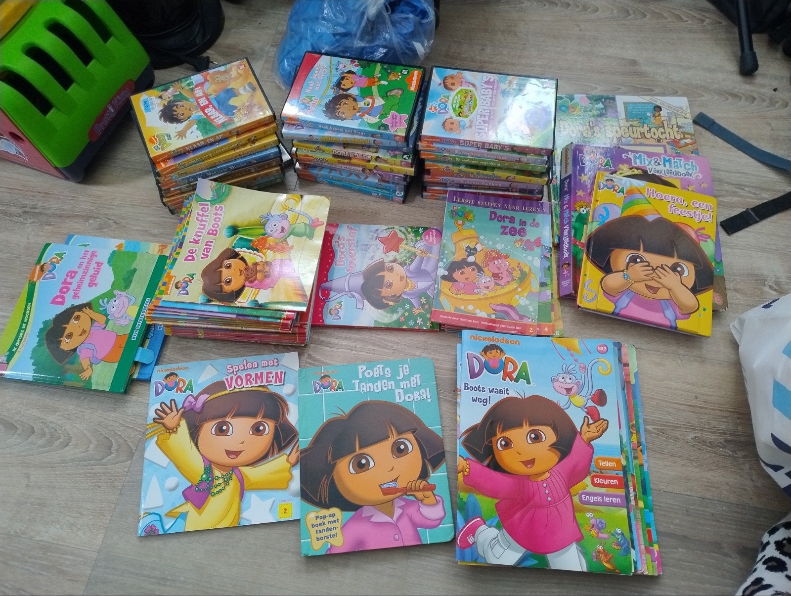 Groot Dora en Diego pakket: 29 dvd's en diverse boeken, Gebruikt, Animatie, Verzamelbox, Alle leeftijden