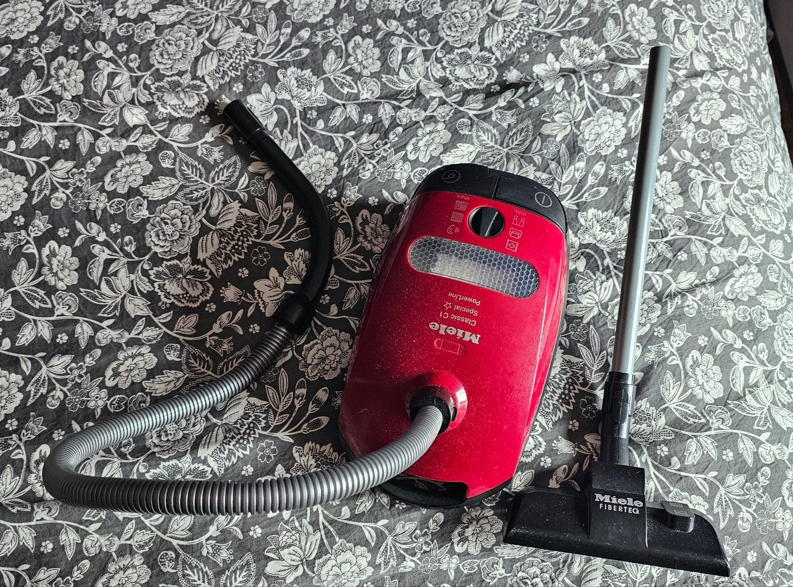Miele kinder stofzuiger - met optie voor batterijen, Ophalen, Gebruikt, Jongen of Meisje