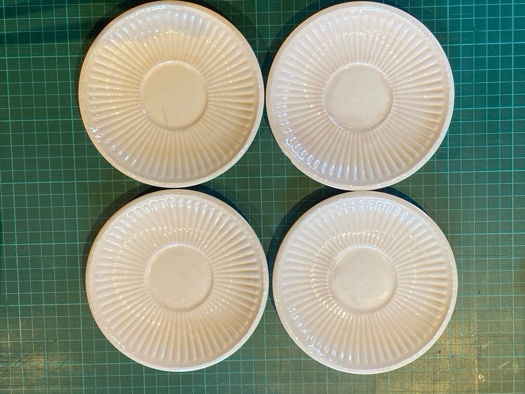 Set van 4 Wedgewood EDME schoteltjes - kleine imperfecties., Gebruikt, Keramiek, Vintage, Ophalen of Verzenden