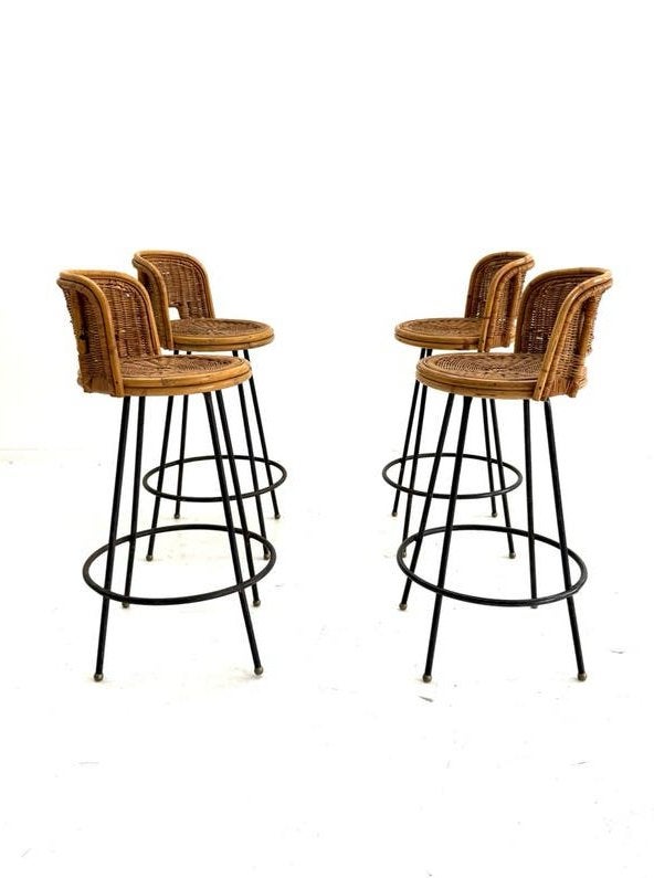 Set van 4 vintage barkrukken, rotan & smeedijzer ‘60, Metaal, 60 tot 90 cm, Met voetsteun, Ophalen of Verzenden