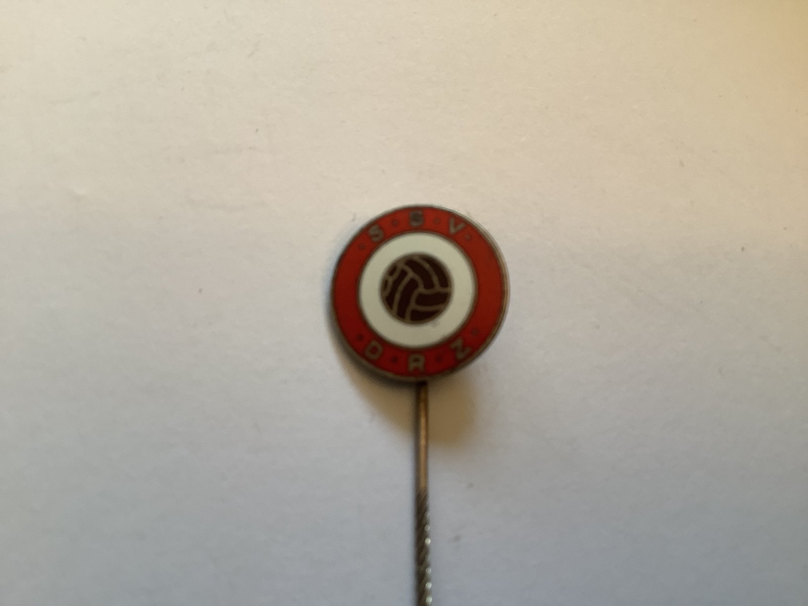 Speldje voetbal DRZ Schiedam, Verzamelen, Speldjes, Pins en Buttons, Ophalen of Verzenden, Gebruikt, Sport