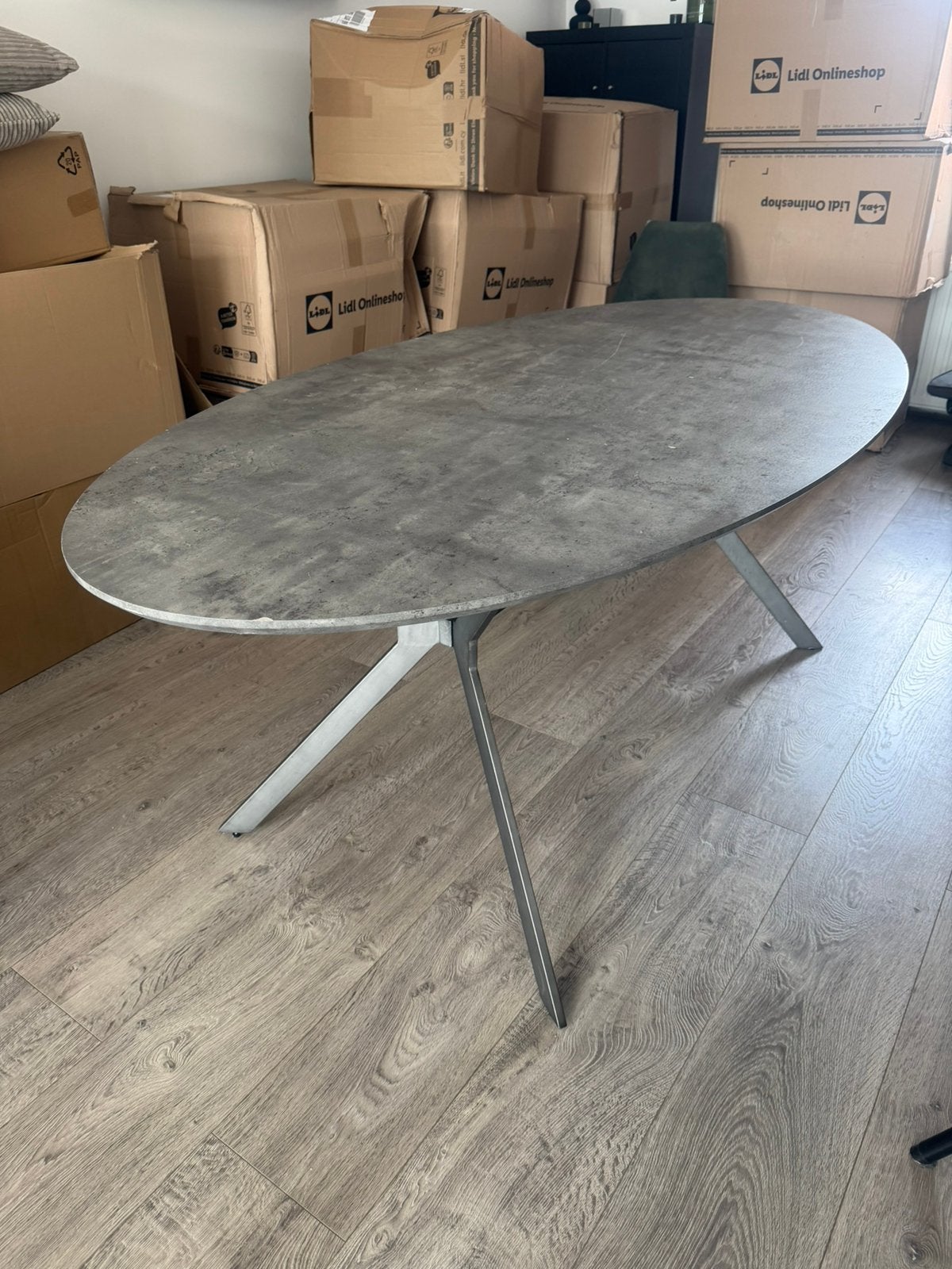 Ovale eettafel grijs, Huis en Inrichting, Ophalen, Gebruikt, 100 tot 150 cm, 200 cm of meer