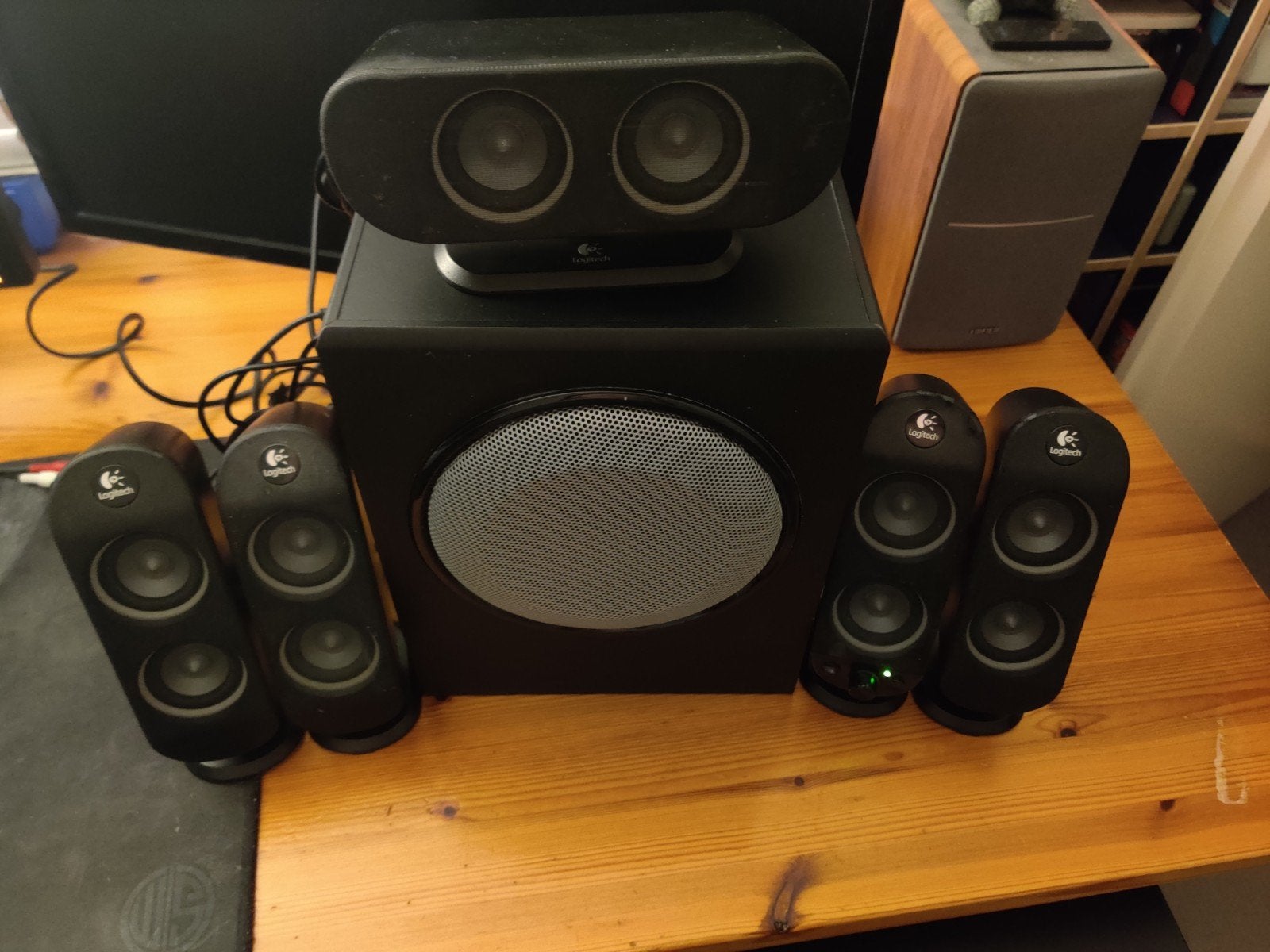 Logitech X-530 5.1 speakerset - 70 watt, Computers en Software, Pc speakers, Gebruikt, Audiokanaal 5.1, Ophalen
