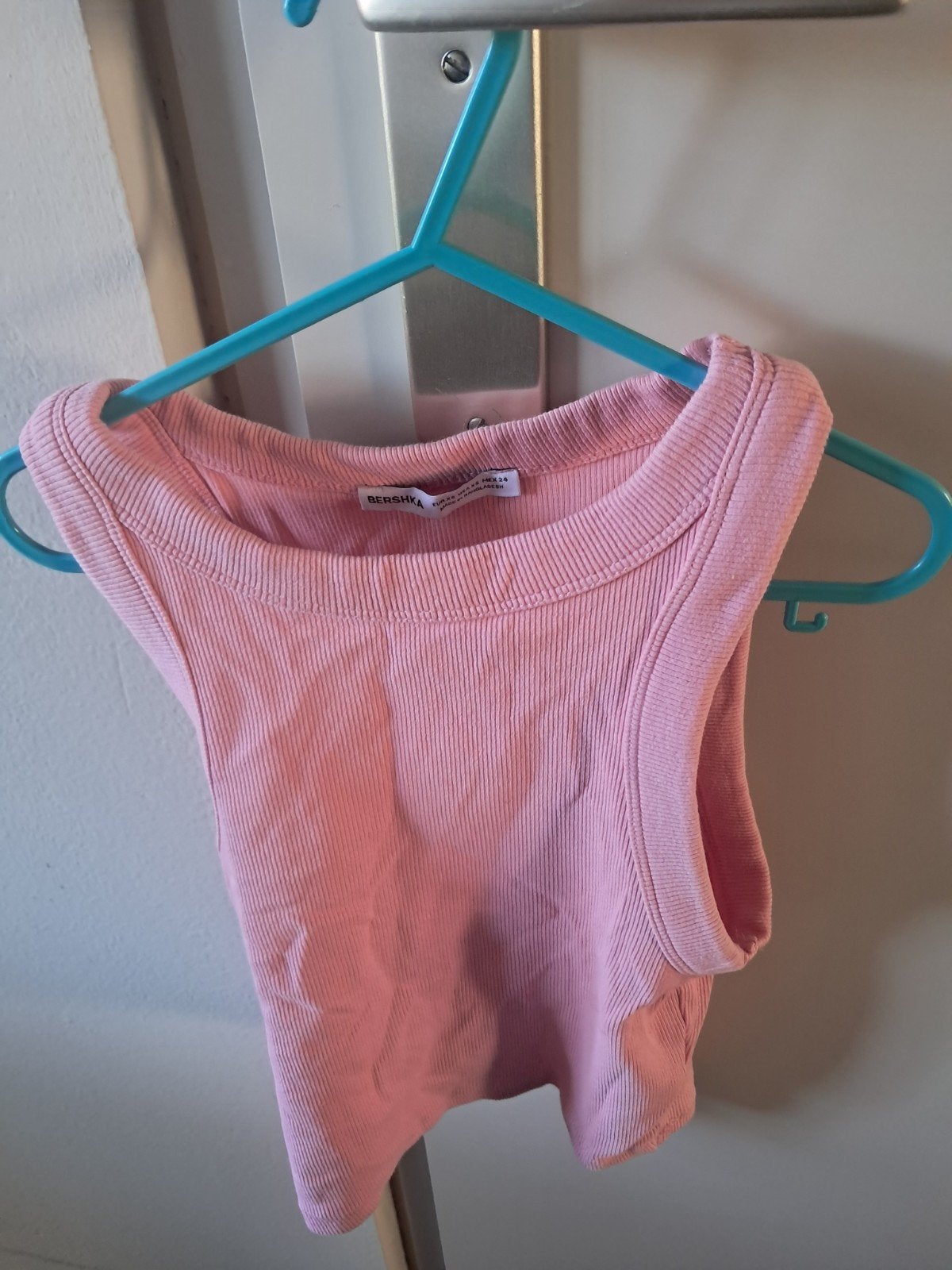 Roze Bershka crop top maat XS, Zo goed als nieuw, Roze, Zonder mouw, Maat 34 (XS) of kleiner