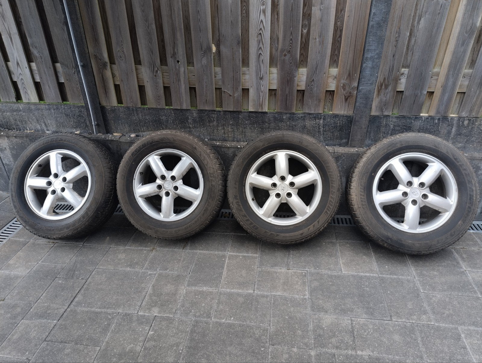 Nette Hyundai Velgen + winterbanden,235/65R17, 4 x 4 offroad, Ophalen of Verzenden, Gebruikt, Hyundai