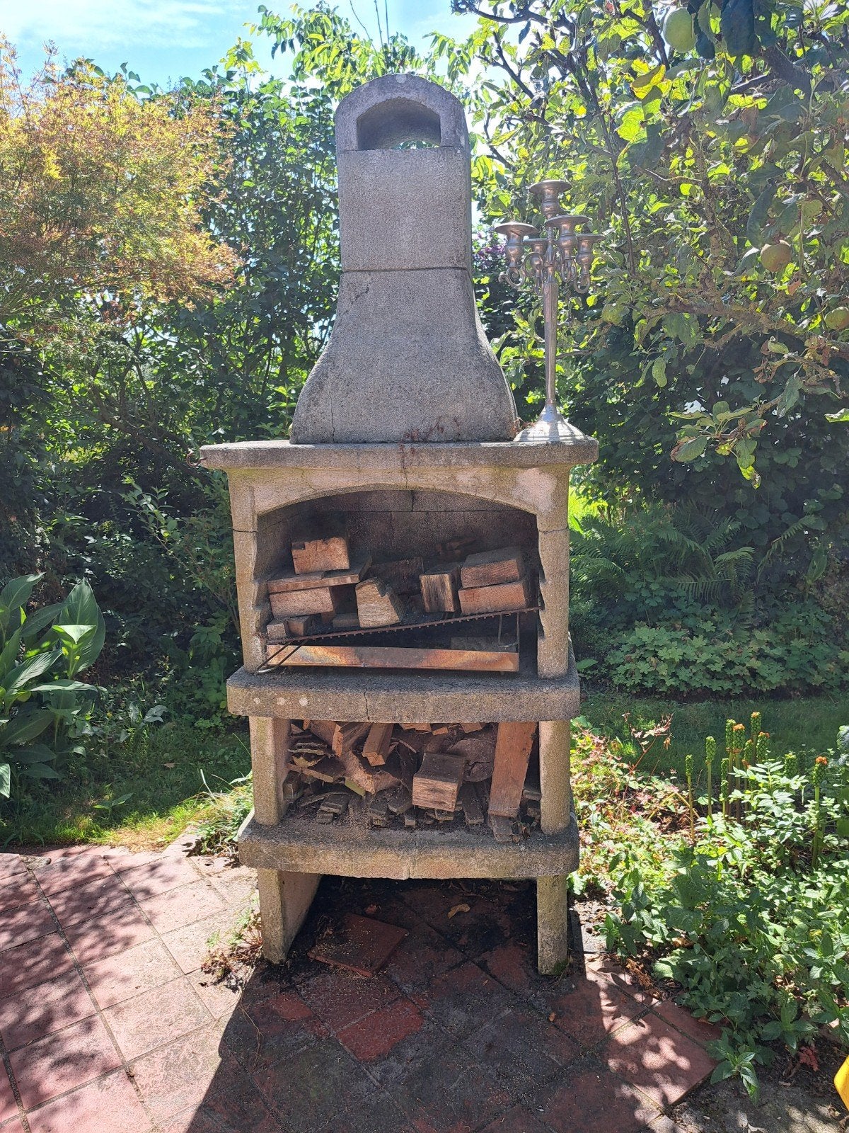 GRATIS. Stenen buitenhaard/barbecue - 2,5m hoog, 1m breed, Ophalen, Gebruikt