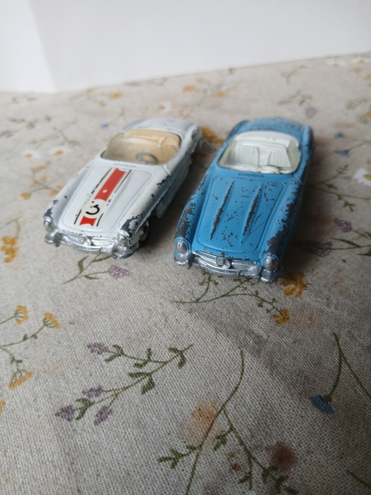 2x Mercedes 300SL roadster.  Corgi toys,  samen:  €20, Hobby en Vrije tijd, Modelauto's | 1:43, Ophalen of Verzenden, Auto, Corgi