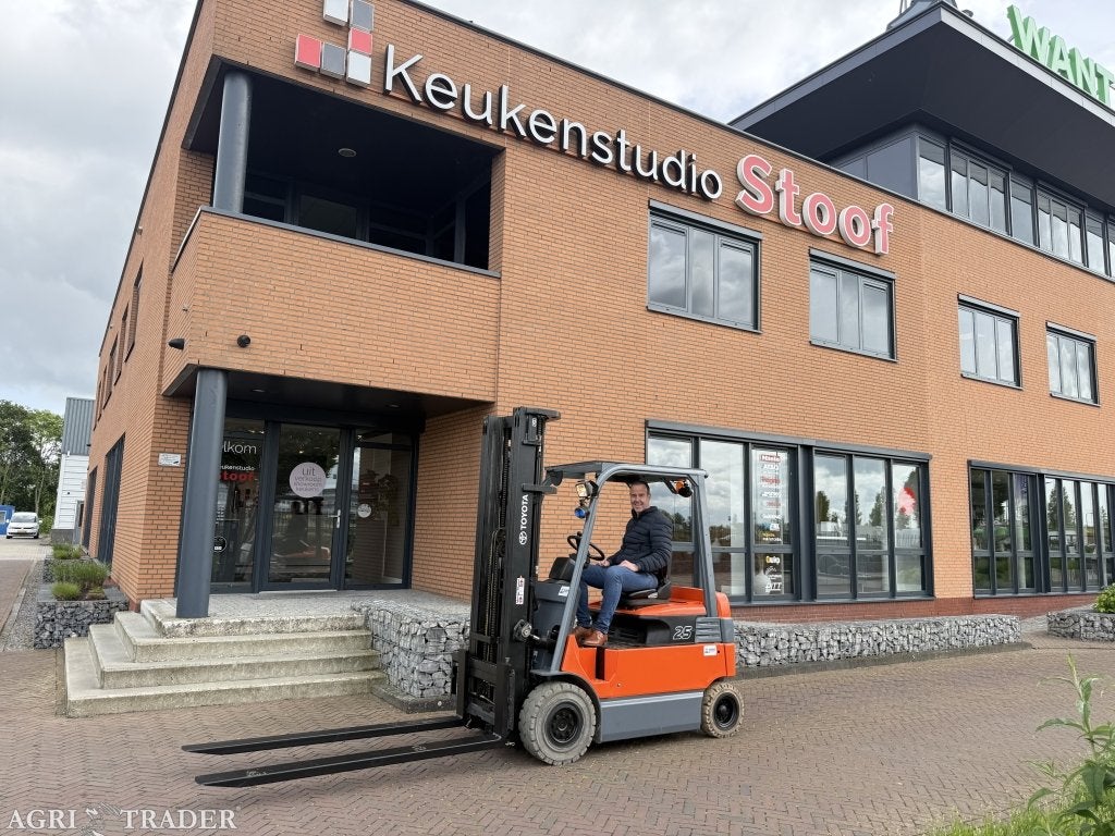 Grote voorraad gebruikte heftrucks - direct leverbaar, Info@vanbeurdenheftrucks.nl, Linde Toyota Still Jungheinrich Hyster Yale Komatsu Mitsubishi