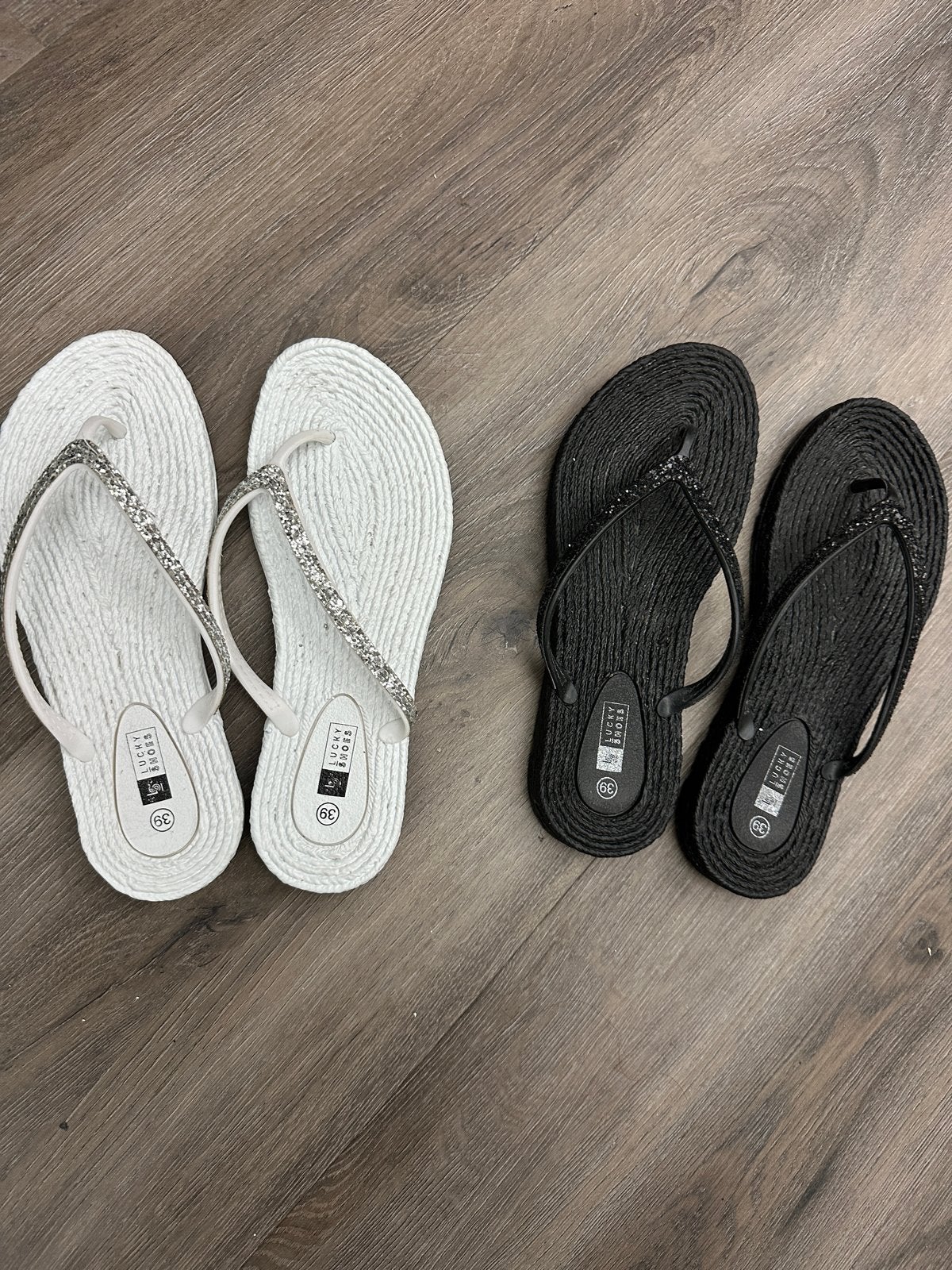 2 paar glitter slippers, nieuw, maat 39 zwart en een witte, Ophalen of Verzenden, Nieuw, Wit, Slippers