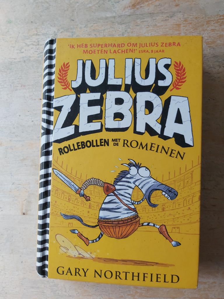 Leuk: Julius Zebra Rollebollen met de romeinen - Northfield, Ophalen of Verzenden, Zo goed als nieuw, Gary Northfield, Fictie algemeen