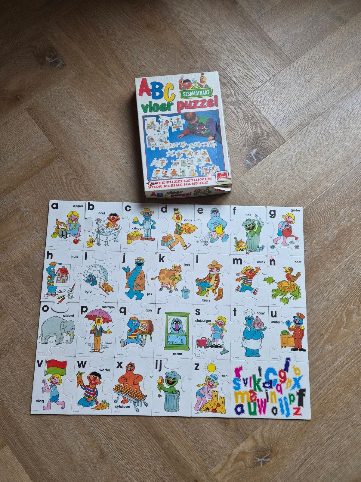 Sesamstraat ABC Vloerpuzzel, Ophalen of Verzenden, Meer dan 50 stukjes, Gebruikt, 2 tot 4 jaar