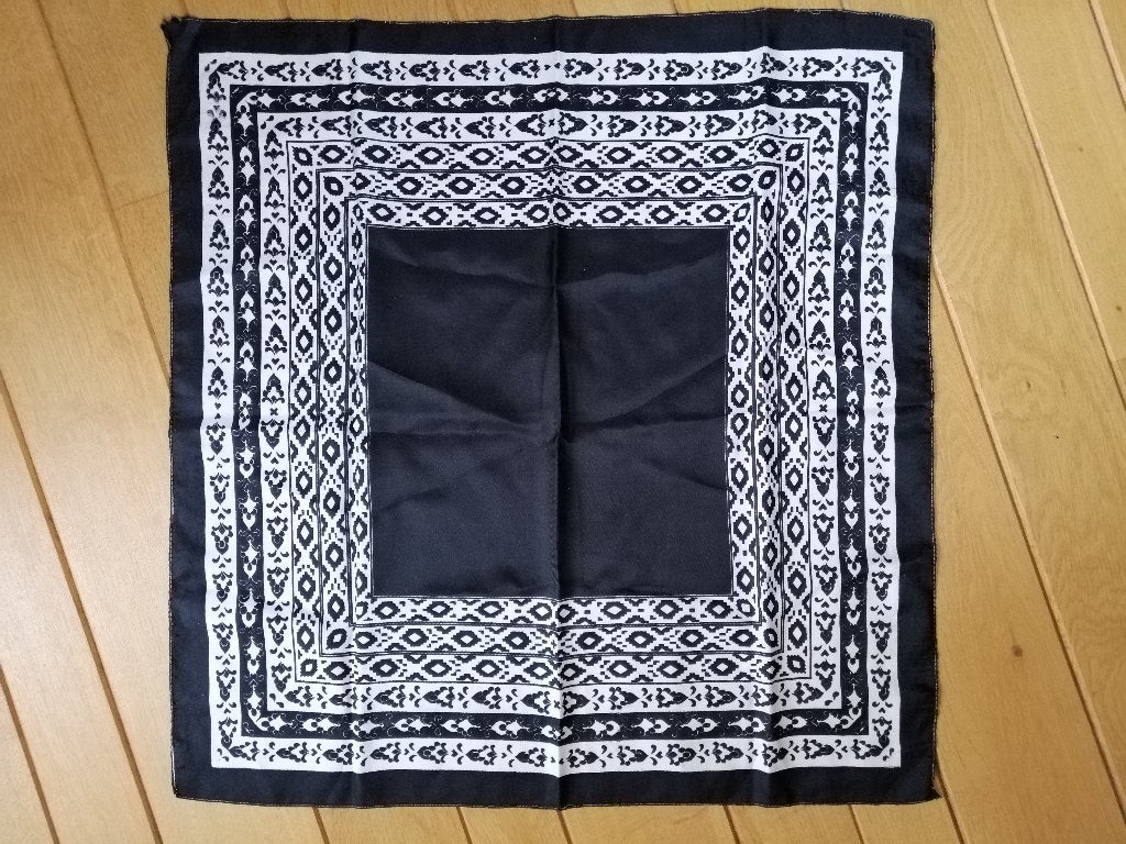 Sjaal zwart wit motief - nieuw -, Ophalen of Verzenden, Nieuw, Maat 46/48 (XL) of groter, Sjaal