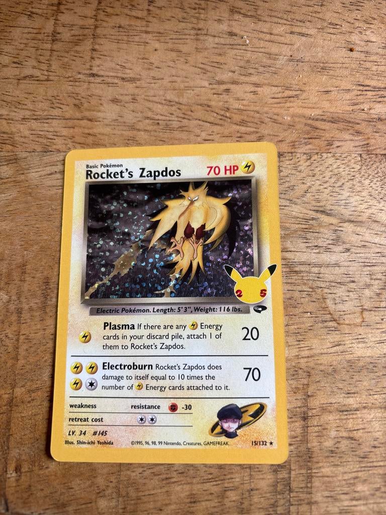 Rocket's Zapdos Pokémon Kaart - Celebrations Set, Ophalen of Verzenden, Zo goed als nieuw, Losse kaart