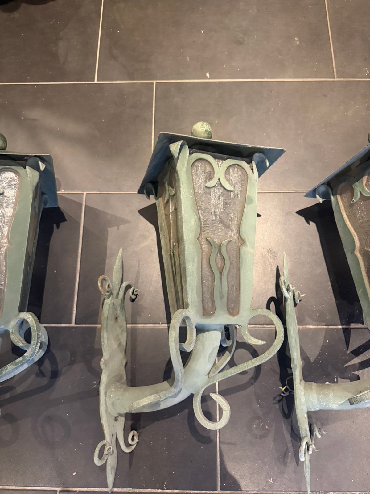 3 ijzeren buiten lantaarns, Tuin en Terras, Buitenverlichting, Ophalen, Staande lamp, 50 tot 250 watt, IJzer
