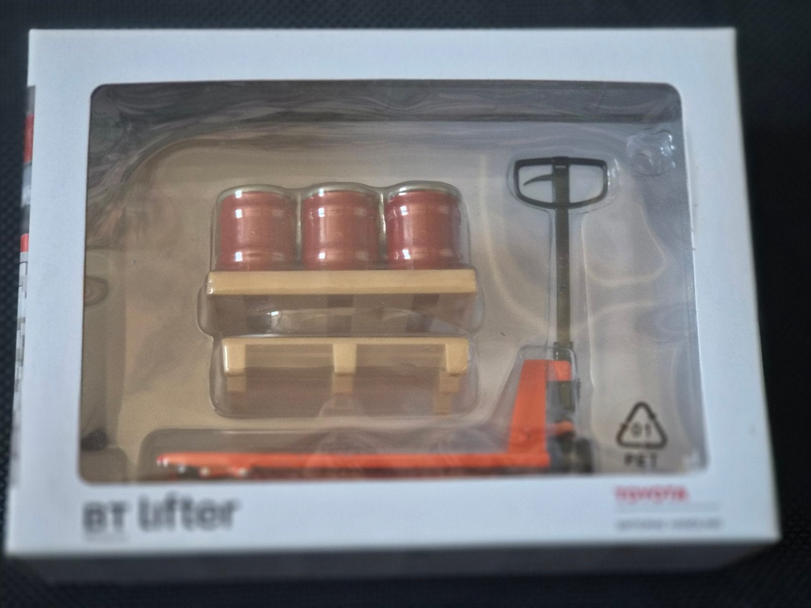 BT Lifter miniatuur met vaten en pallets - Nieuw in doos, Ophalen of Verzenden, Nieuw