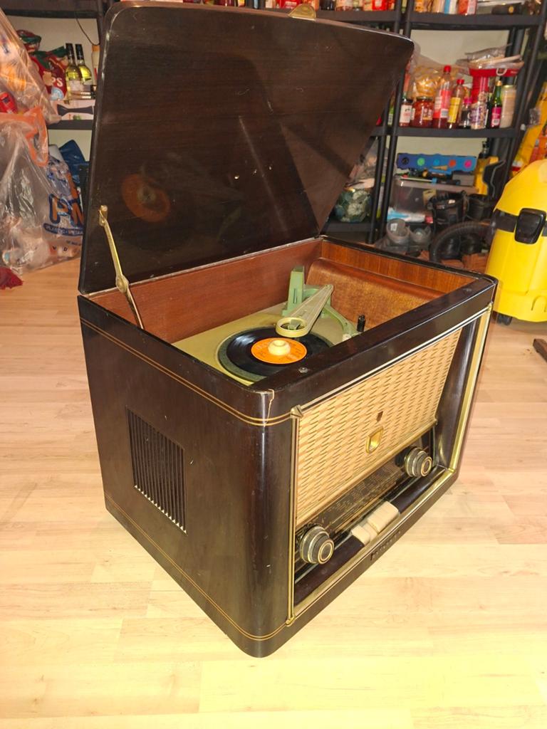 Philips Aristona radio met platenspeler, Ophalen