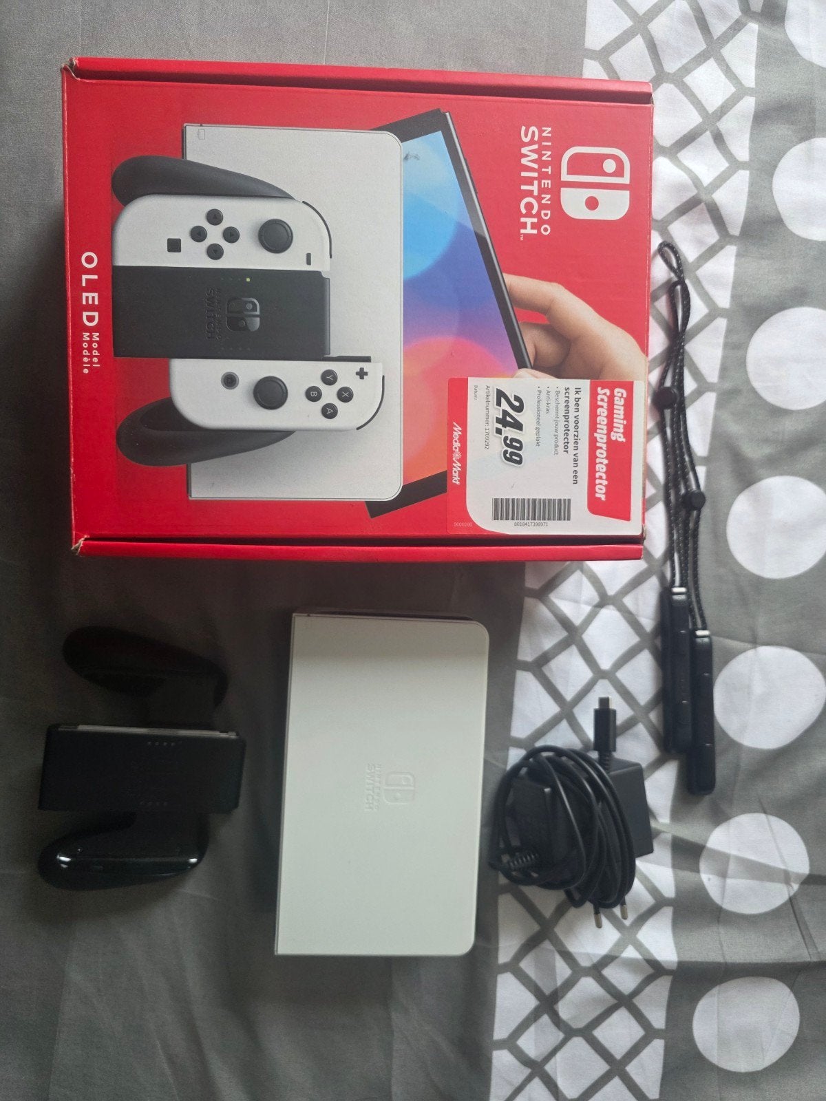 Nintendo Switch OLED met games en accessoires.
